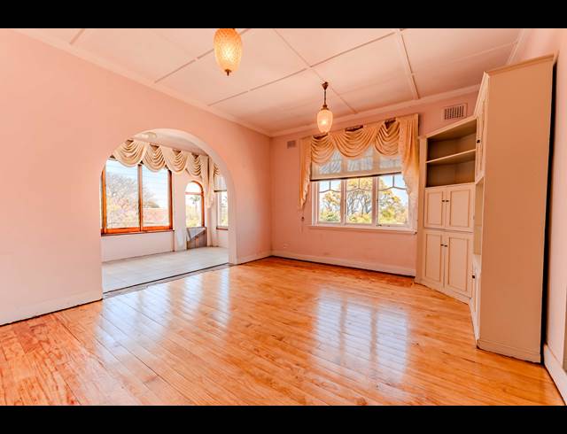 2 BEDROOM APARTMENT FOR SALE IN ESSENWOOD